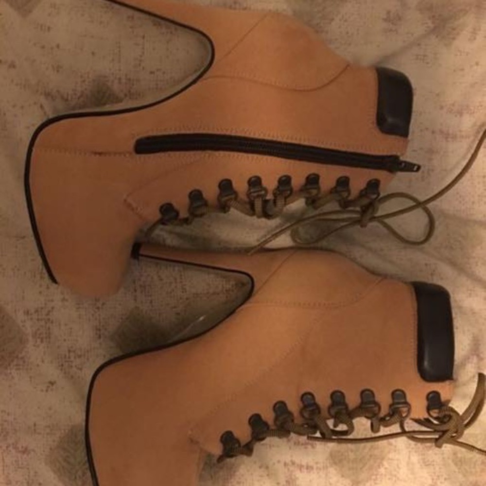 Heel boots
